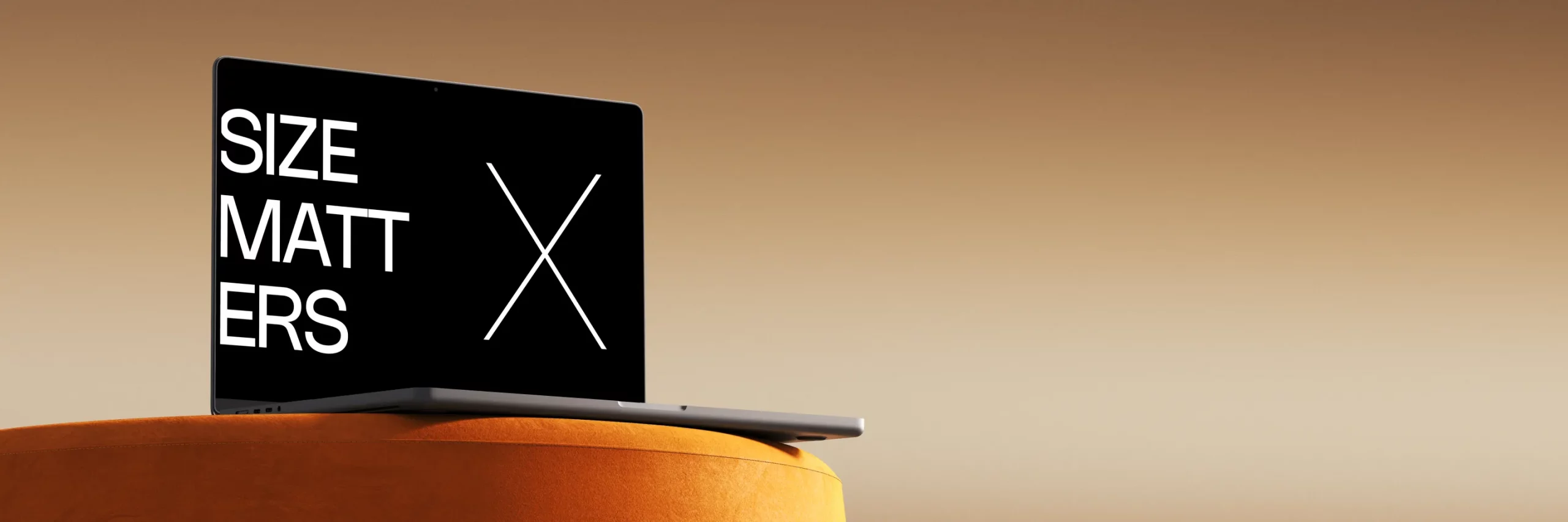 Laptop mit der Aufschrift 'Size Matters' und einem durchgestrichenen X auf dem Bildschirm