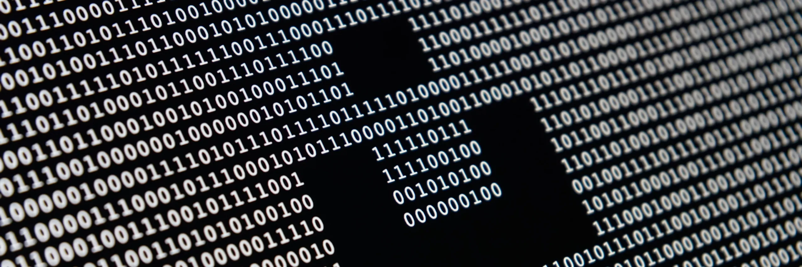 Eine Ansammlung von Binärcode-Zeilen auf schwarzem Hintergrund